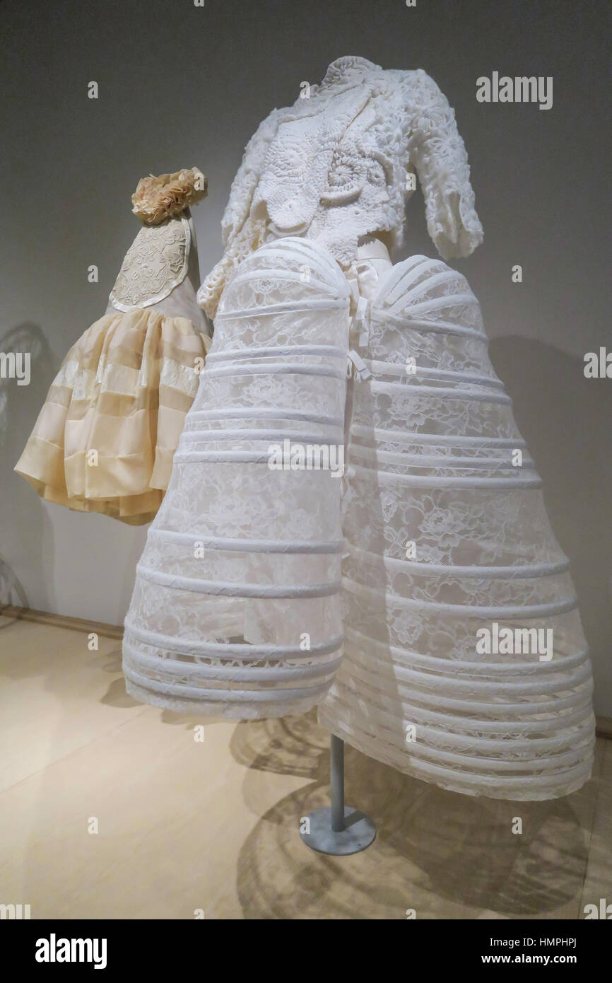 Meisterwerke: Auspacken Fashion Ausstellung im Metropolitan Museum of Art, Costume Institute, New York, USA Stockfoto