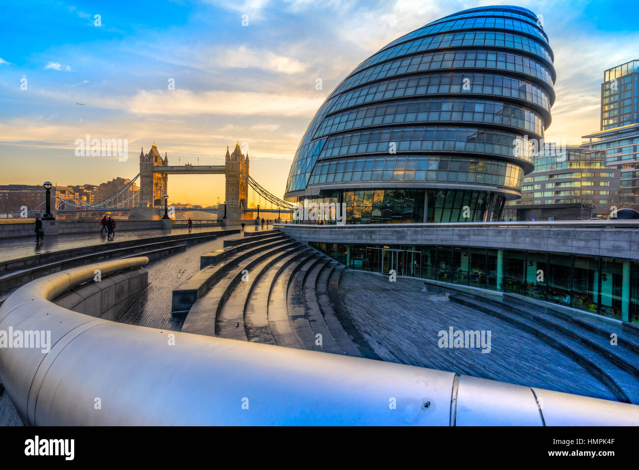 Tower Bridge und London City Hall Gebäude, London, UK Stockfoto