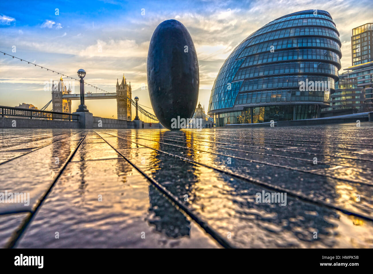 Tower Bridge und London City Hall Gebäude, London, UK Stockfoto