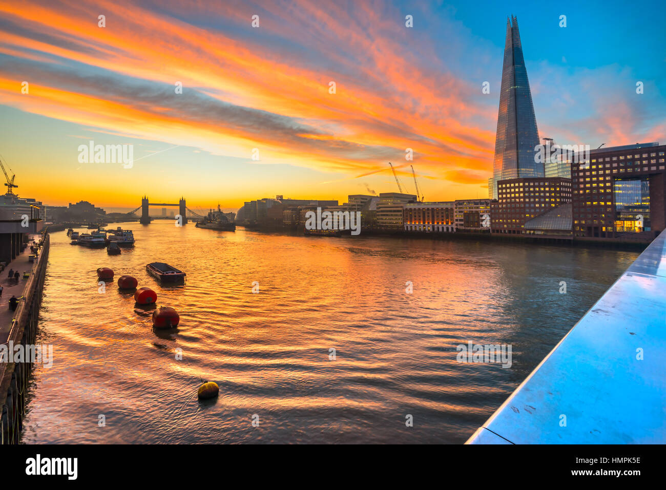 Schöner Sonnenuntergang über London, mit dem Shard und London Bridge. London, UK Stockfoto