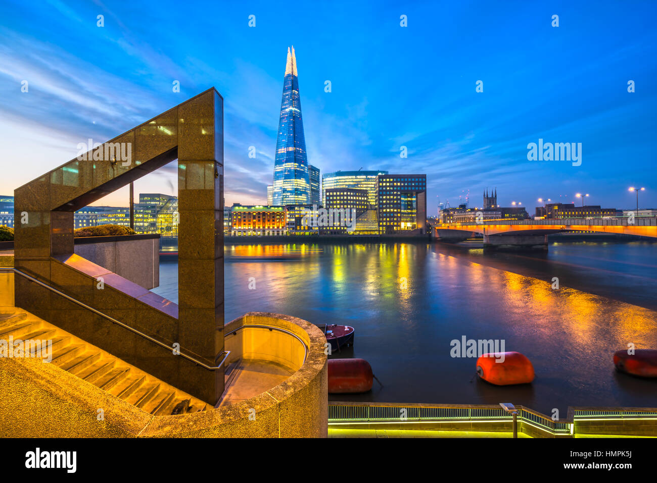 Schöner Sonnenuntergang über London, mit dem Shard und London Bridge. London, UK Stockfoto