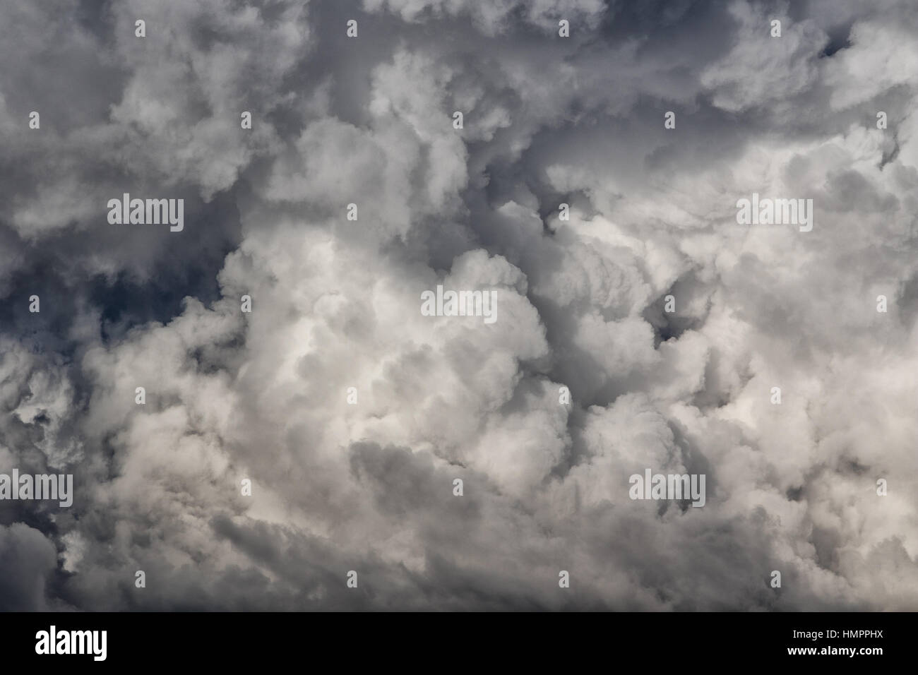 schwere Wolkenformationen Medellin Kolumbien Südamerika, Stockfoto