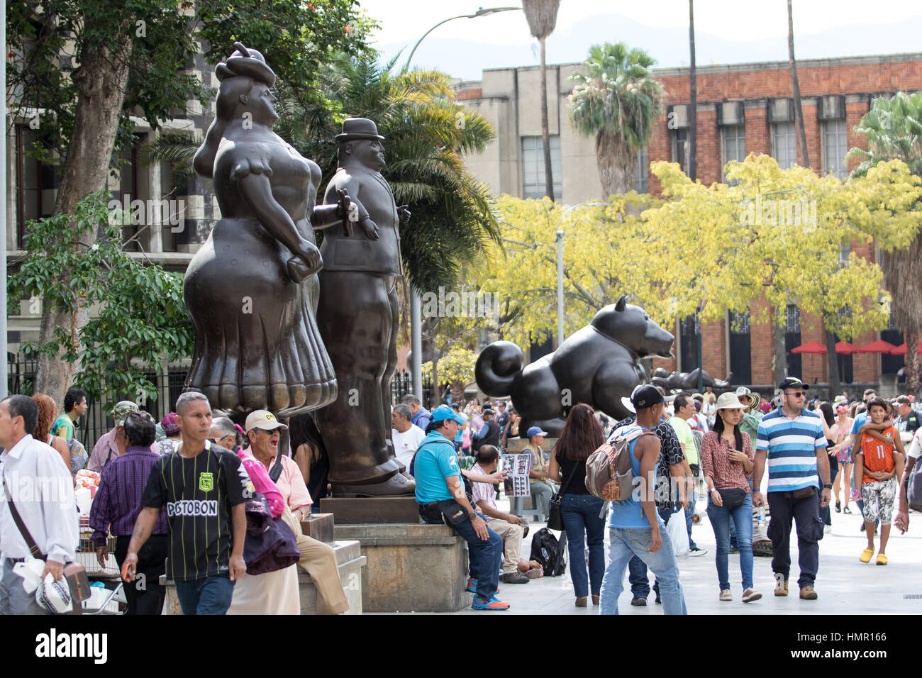 16. Oktober 2016 Medellin, Kolumbien: die Plaza Botero, benannt nach der Schöpfer der Statuen von Touristen an den Wochenenden überfüllt ist Stockfoto