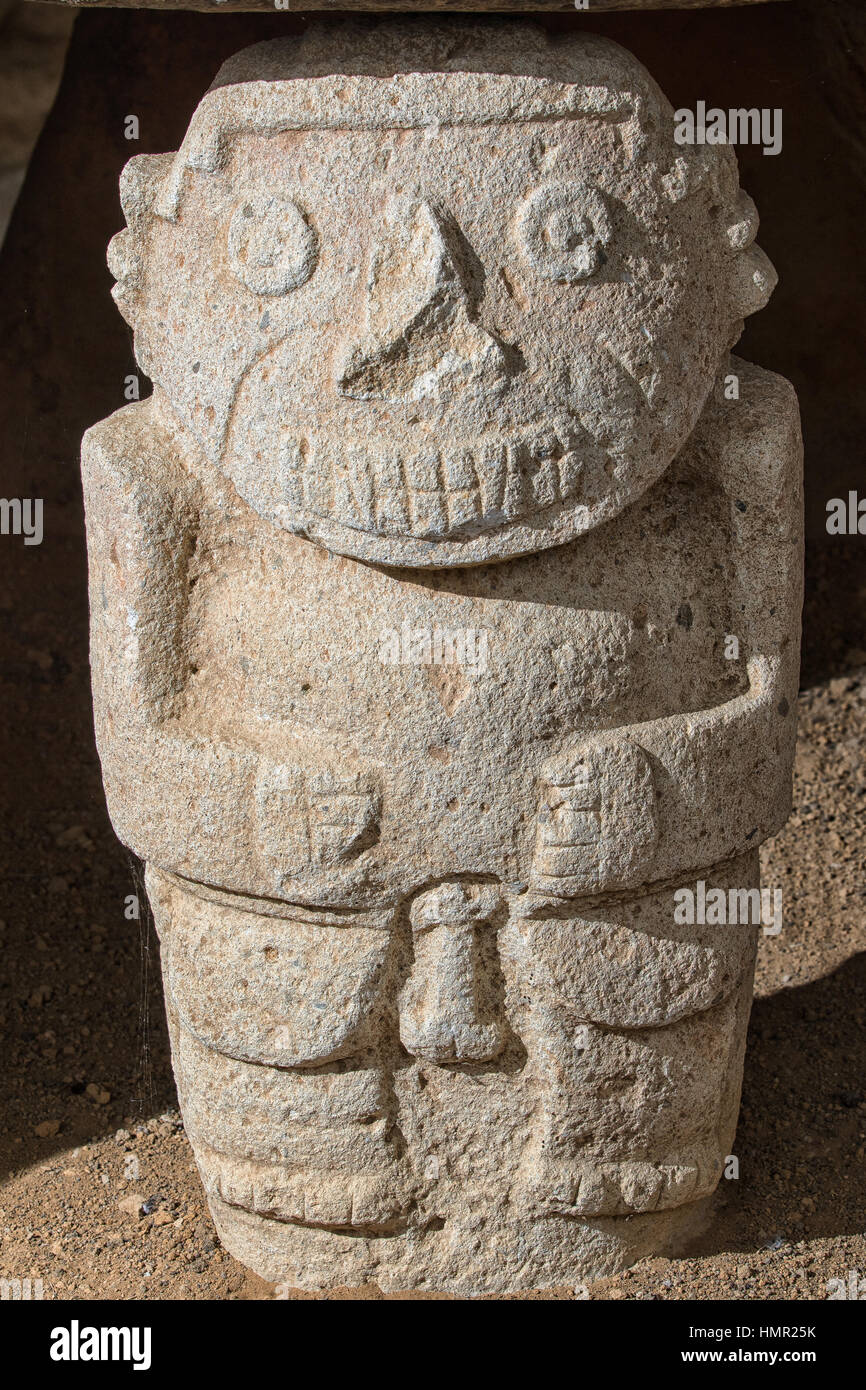 Closeup Details der präkolumbianischen Steinstatue im archäologischen Park von San Agustin in Kolumbien Stockfoto
