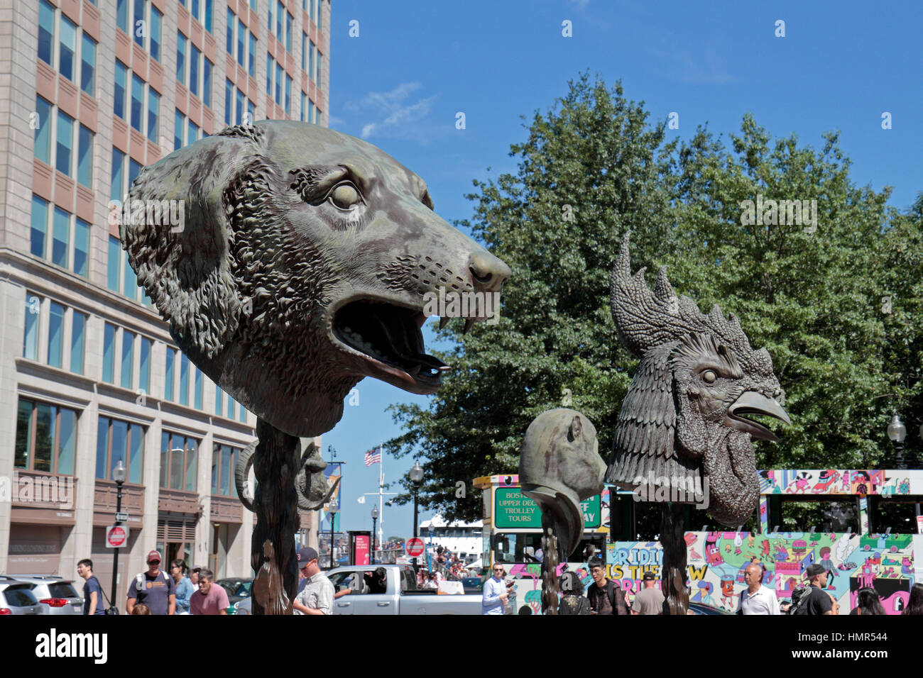 "Kreis der Tiere/Zodiac Heads" des chinesischen Künstlers Ai Weiwei in der Rose Kennedy Greenway Conservancy, Boston, MA, Vereinigte Staaten von Amerika. Stockfoto