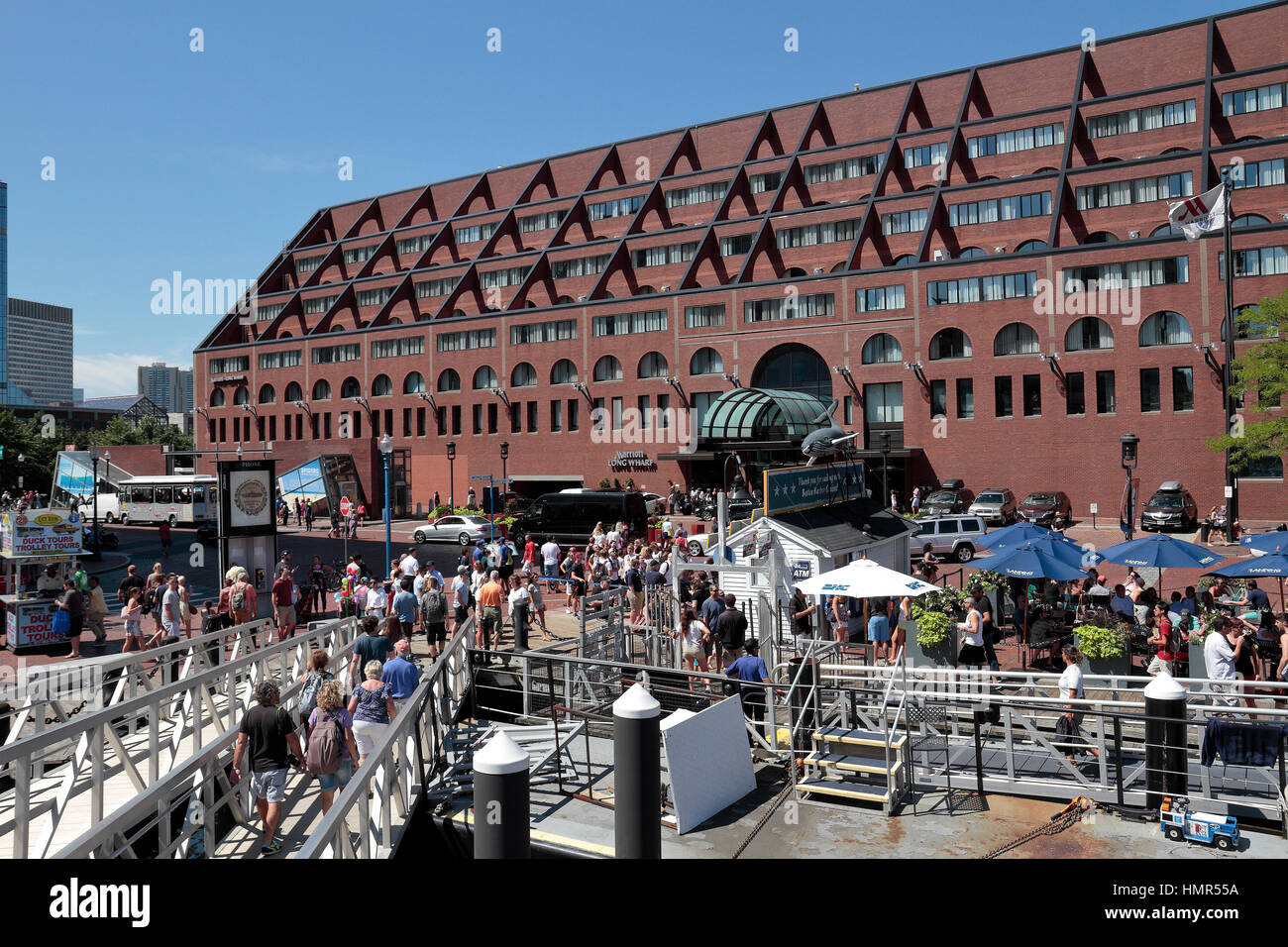 Mit Blick auf die Marriott Long Wharf im Hafen von Boston, Boston, Massachusetts, USA. Stockfoto