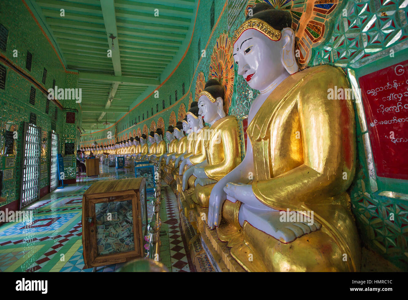 Rrow Buddhas, Umin Thounzeh Höhlen, Sagaing, Myanmar Stockfoto