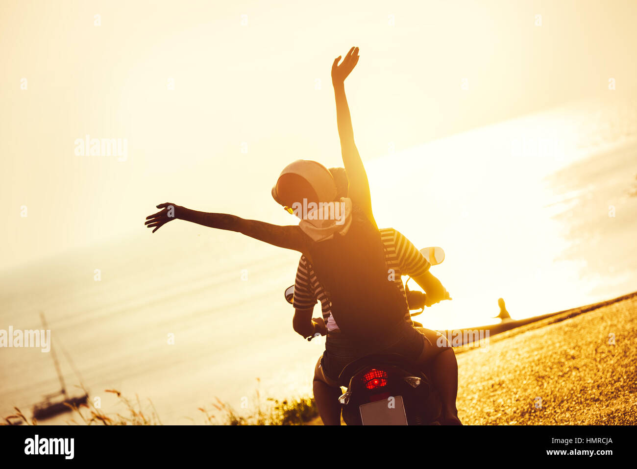 Lebensstil Motorrad paar Reisen Sonnenuntergang Meer Stockfoto