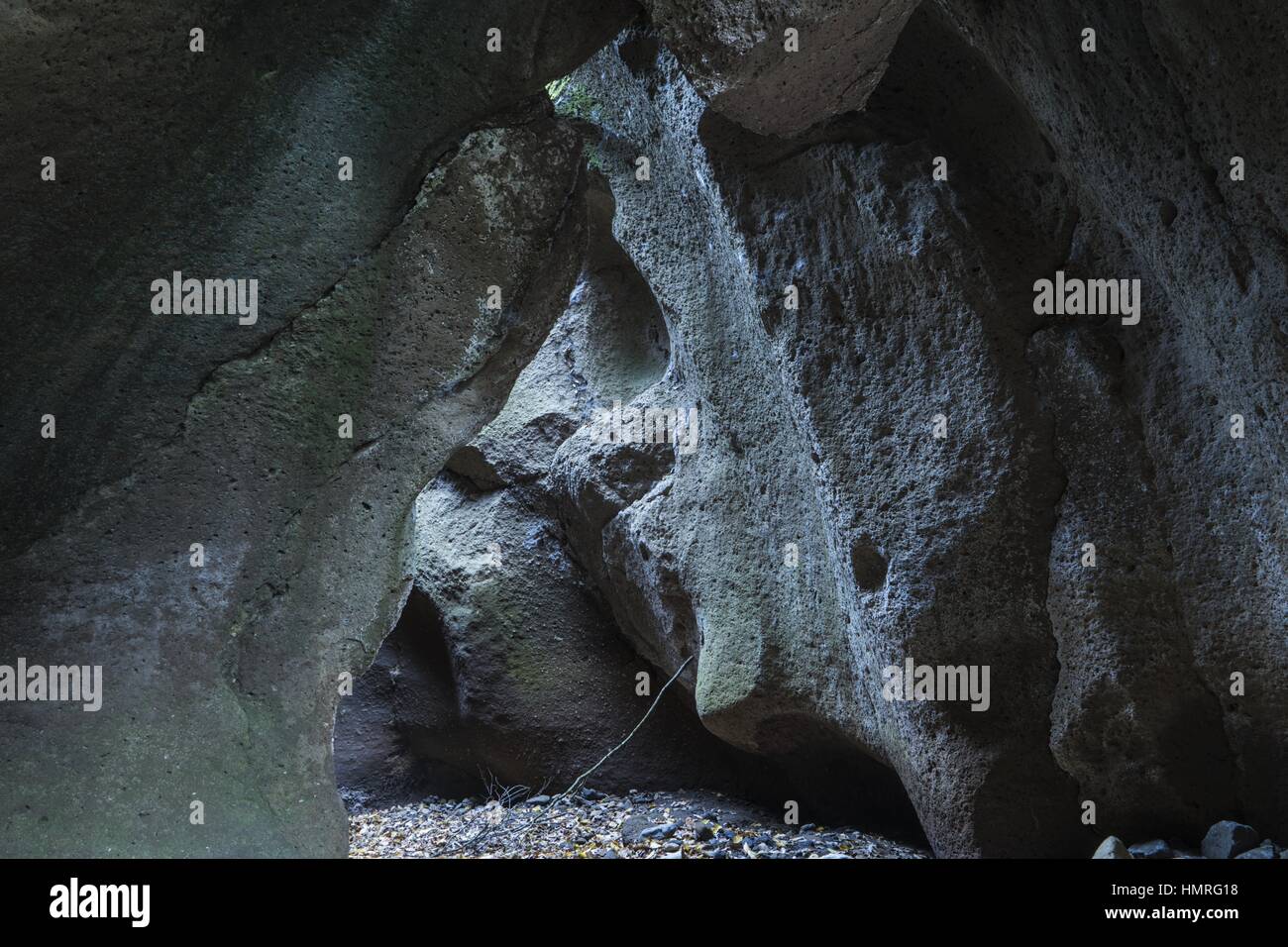 Durchgang im Felsen (Mittelitalien, Europa) Stockfoto