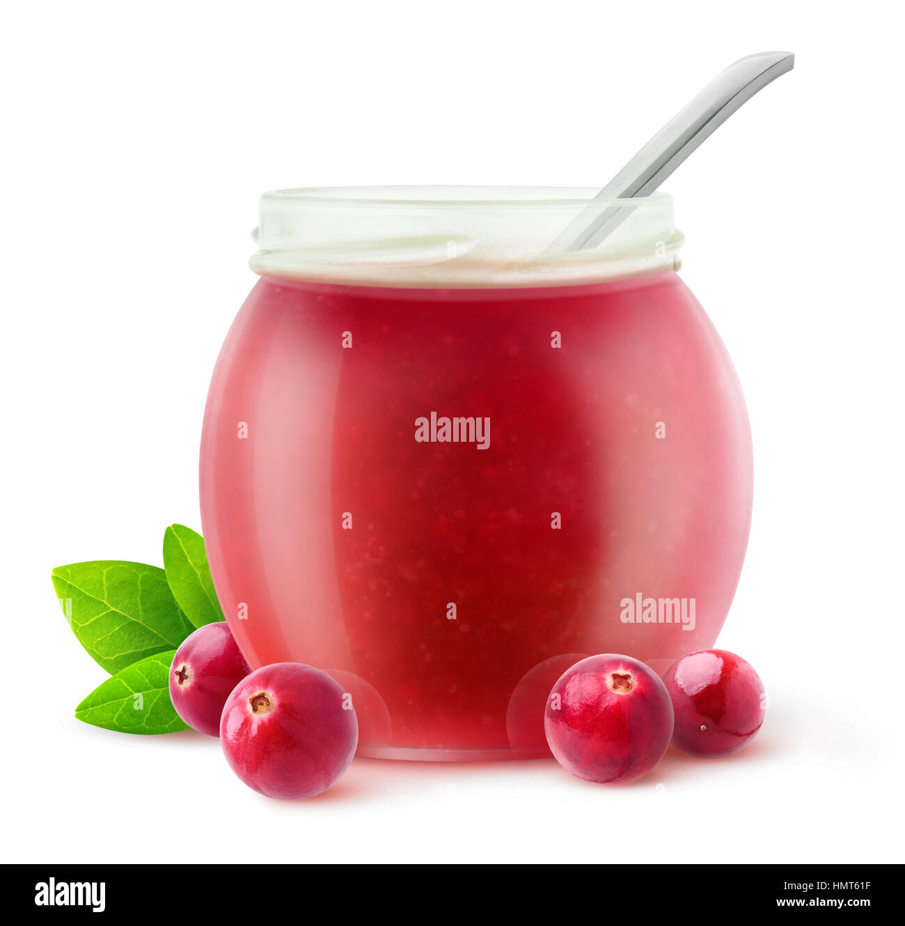 Isolierte Cranberry Gelee. Cranberry Früchte und offene Marmeladenglas isoliert auf weißem Hintergrund mit Beschneidungspfad Stockfoto