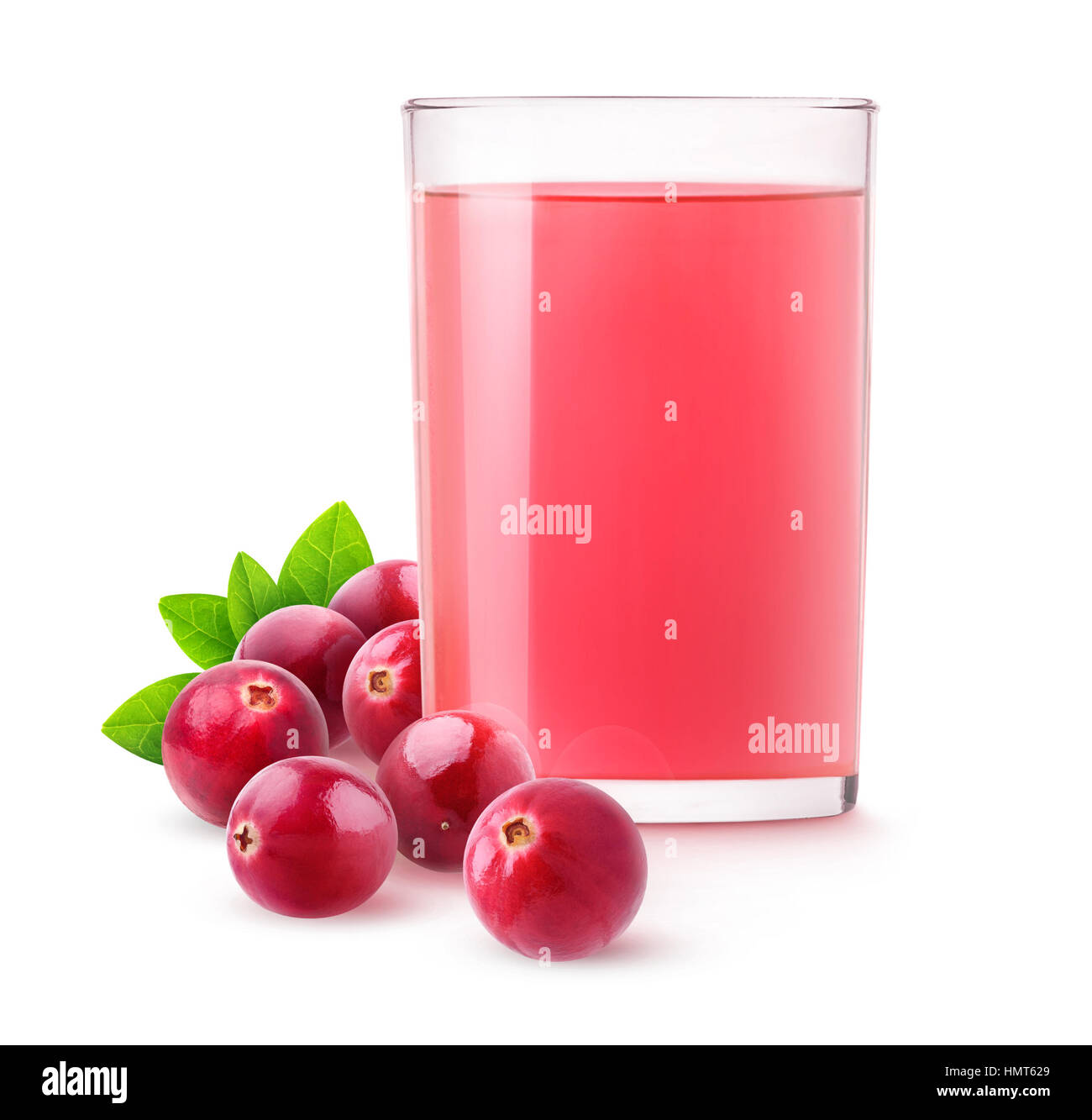 Isolierte Cranberry-Saft. Glas Cranberry Drink isoliert auf weißem Hintergrund mit Beschneidungspfad Stockfoto