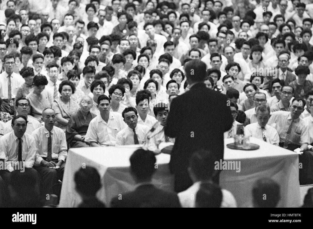 Eine große Soka Gakkai Kundgebung in Japan, 1963. Stockfoto