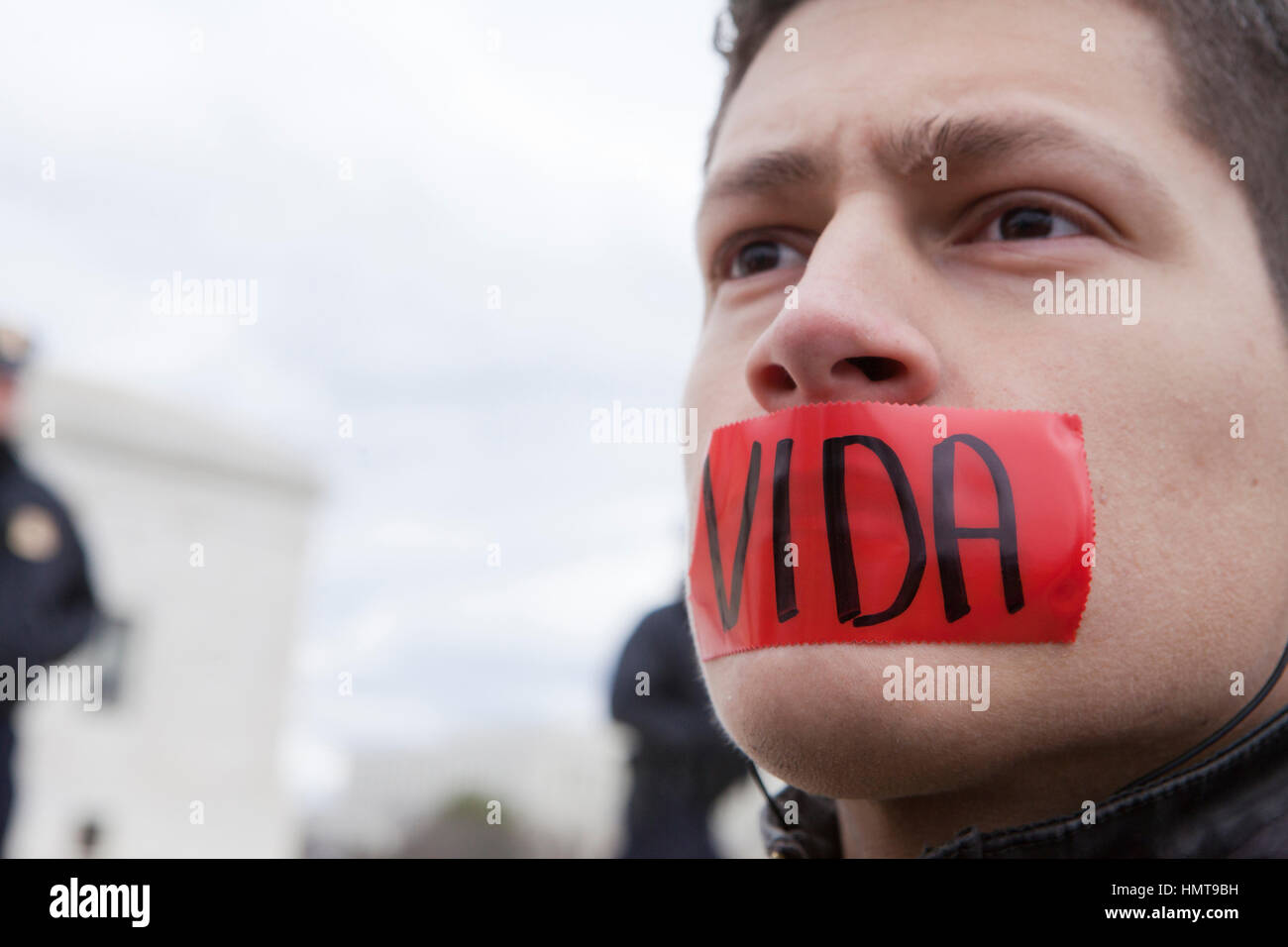 Hispanische pro-Life-Verfechter protestiert schweigend Roe-V-Wade vor dem US Supreme Court 2017 Marsch für das Leben - 27. Januar 2017, Washingto Stockfoto