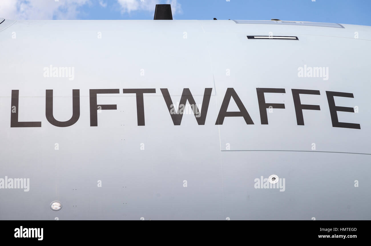 BERLIN / Deutschland - 3. Juni 2016: Luftwaffe (Luftwaffe) Logo auf einem Airbus A 400 M Stockfoto