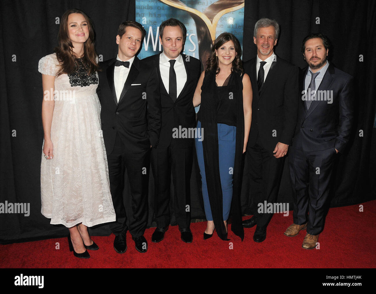 Century City, CA, USA. 14. Februar 2015. 14. Februar 2015 - Century City, Kalifornien - Graham Moore, Ido Ostrowsky, Nora Grossman, William Goldenberg, Keira Knightley, Teddy Schwarzman. 2015 Writers Guild Awards West Coast - statt Ankünfte im Hyatt Regency Century Plaza Hotel. Bildnachweis: Byron Purvis/AdMedia Credit: Byron Purvis/AdMedia/ZUMA Draht/Alamy Live-Nachrichten Stockfoto