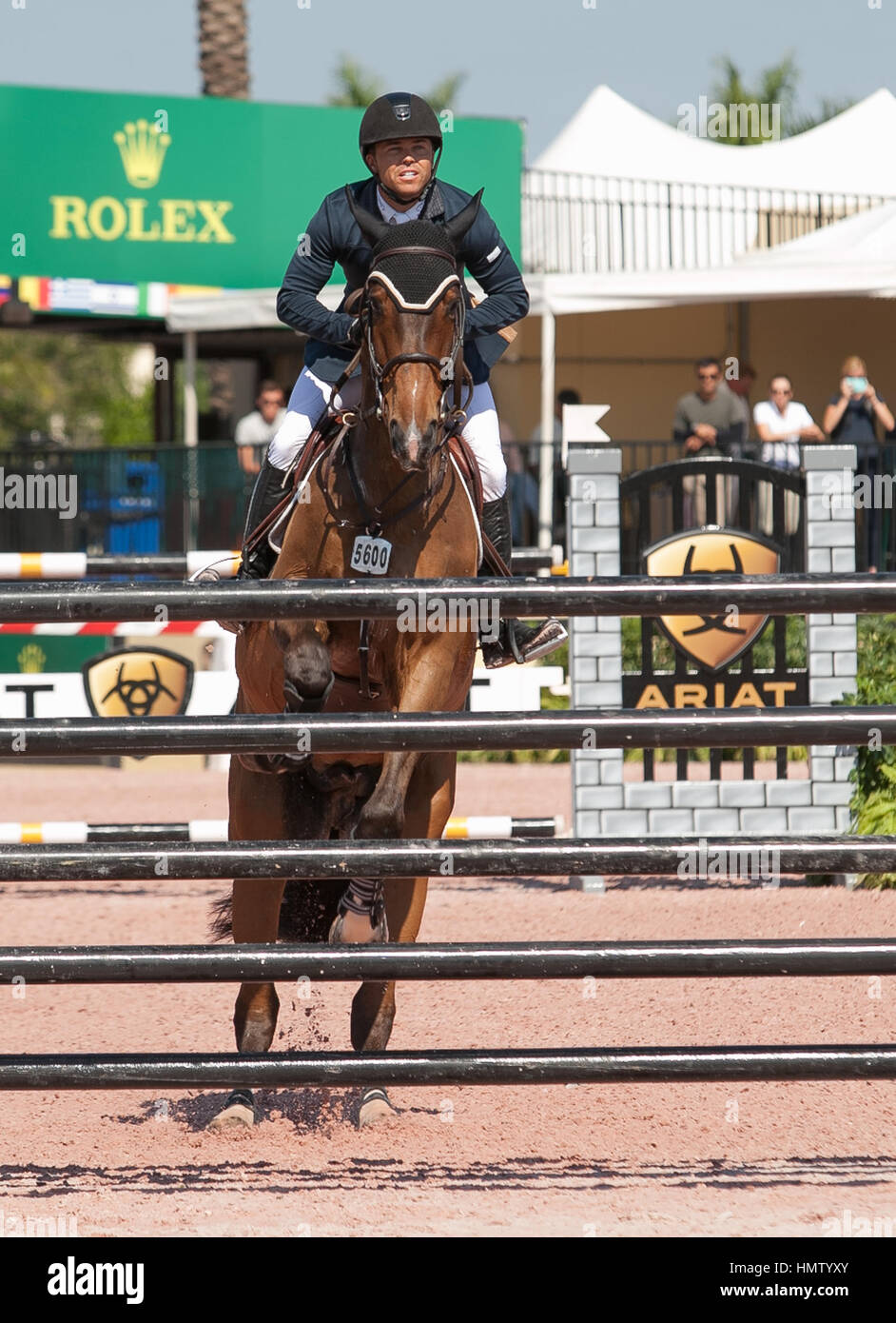 Wellington, USA. 4. Februar 2017. Kent Farrington Fahrten während der SUNCAST $35.000 1,50 M Classic während des Winter Equestrian Festival in Palm Beach International Equestrian Center in Wellington, Florida. Bildnachweis: MediaPunch Inc/Alamy Live-Nachrichten Stockfoto