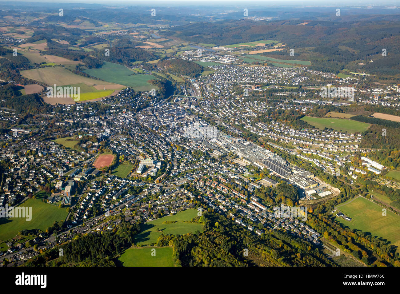 Ansicht von Meschede aus 1.000 Meter über Antenne, Meschede, Sauerland, Nordrhein-Westfalen, Deutschland Stockfoto