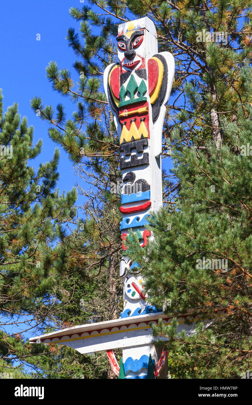 Totem Pole, Gedenkstätte für den Künstler Tom Thomson, Canoe Lake, Algonquin Provincial Park, Ontario, Kanada Stockfoto