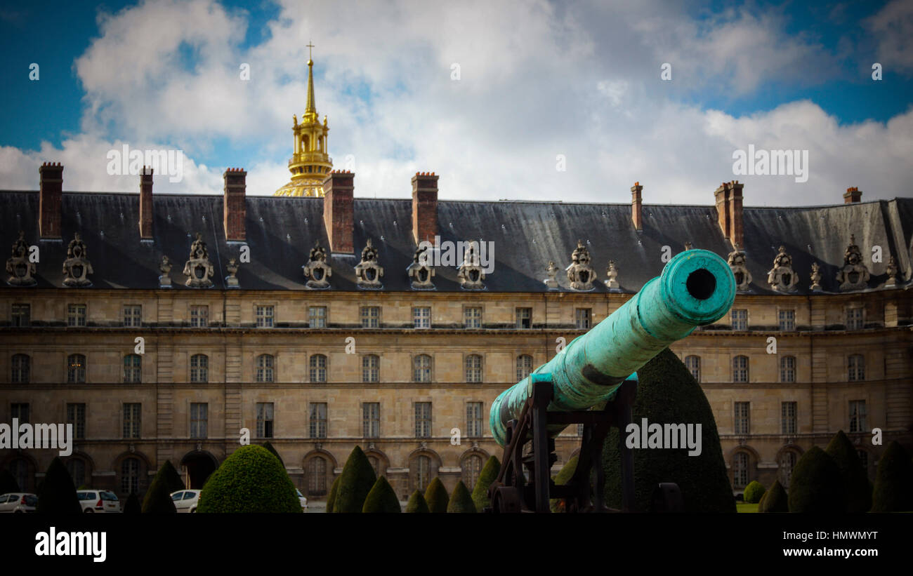 Historische Kanone auf Musee de l'Armee, Les Invalides, Paris, Frankreich Stockfoto