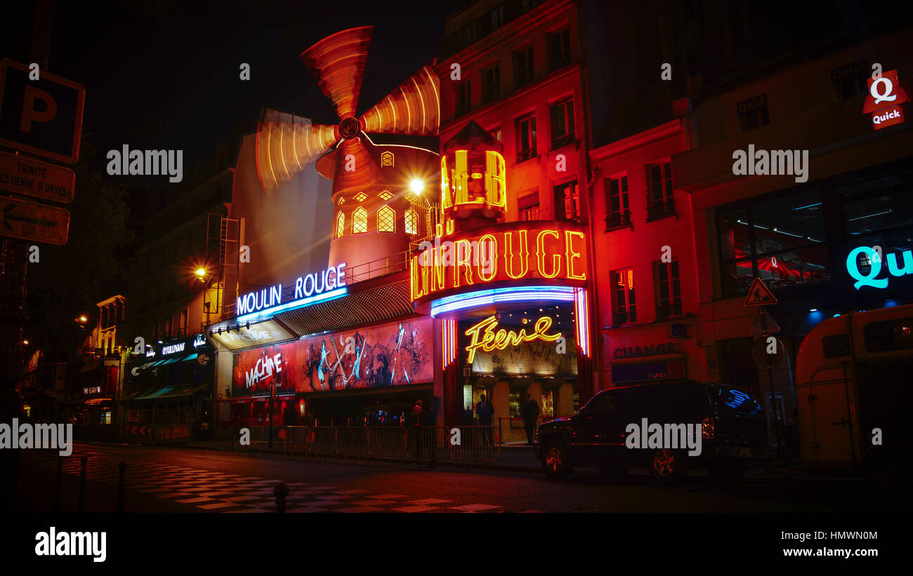 Moulin Rouge-Windmühle, Moulin Rouge ist eine berühmte Kabarett, erbaut 1889, befindet sich in Paris Rotlichtviertel von Pigalle Stockfoto