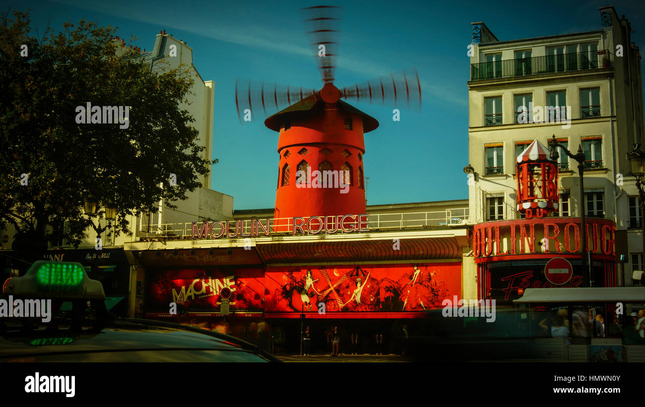 Moulin Rouge-Windmühle, Moulin Rouge ist eine berühmte Kabarett, erbaut 1889, befindet sich in Paris Rotlichtviertel von Pigalle Stockfoto