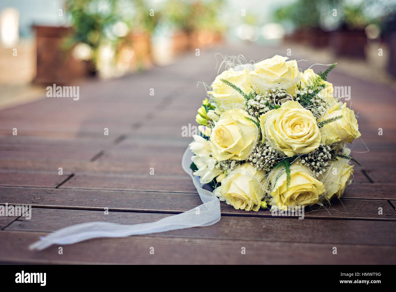 Gelber Strauß aus Rosen. Schöne Hochzeit Hintergrund Stockfoto