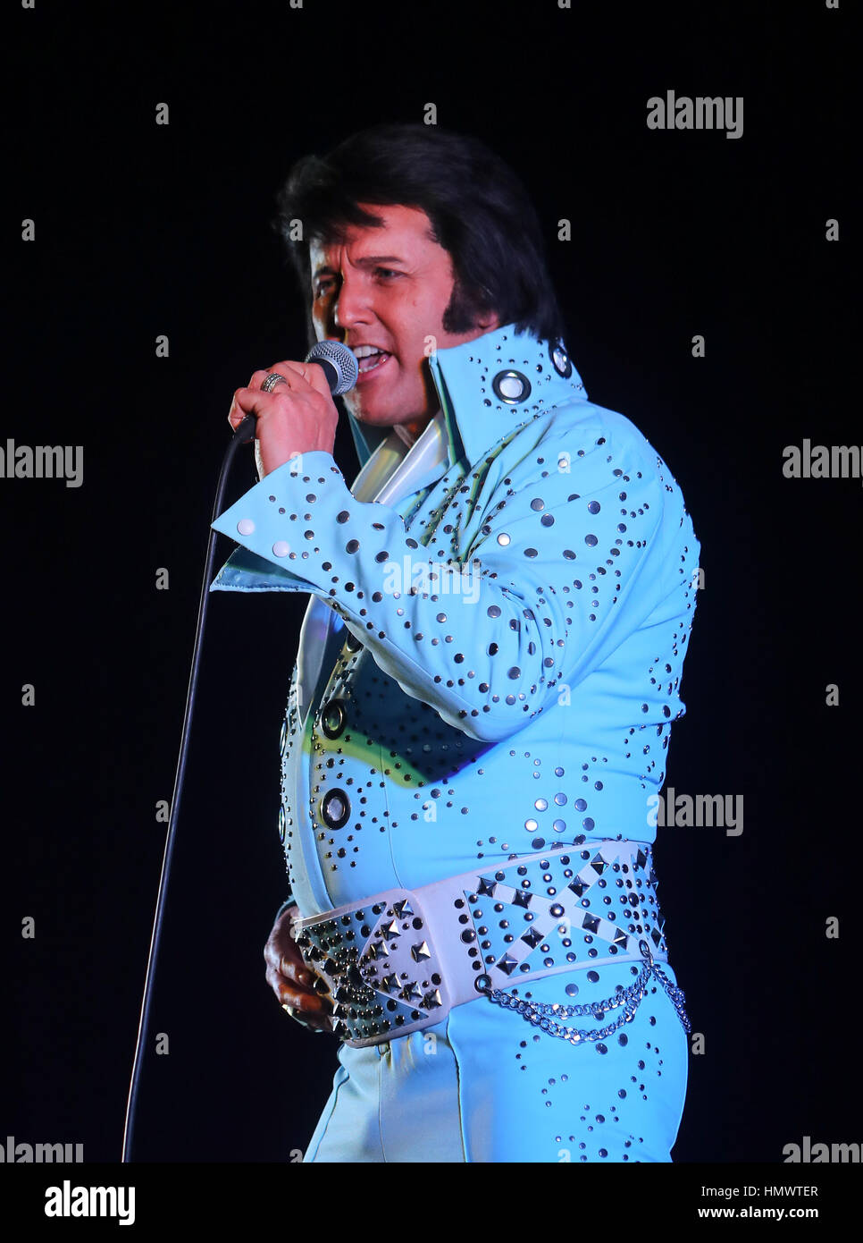 Die Elvis-Europameisterschaft 2017 statt im Hilton Birmingham Metropole Hotel zwei Tage vor Elvis 82. Geburtstag (17 JAN 08).  Dies ist das 15. Jahr der Europameisterschaft stattgefunden hat. Es gibt 80 Elvis Tribut Handlungen über das Wochenende durchführen, die hoffnungsvoll von "Der König", einschließlich gekrönt sind eine U14 Abschnitt. Vocal Fähigkeit, Kostüm, Tanzbewegungen und Authentizität, (passt das Kostüm mit der Zeit der Song-Auswahl) beurteilt.  Mitwirkende: Carl Ryder wo: Birmingham, Vereinigtes Königreich bei: 6. Januar 2017 Credit: WENN.com Stockfoto