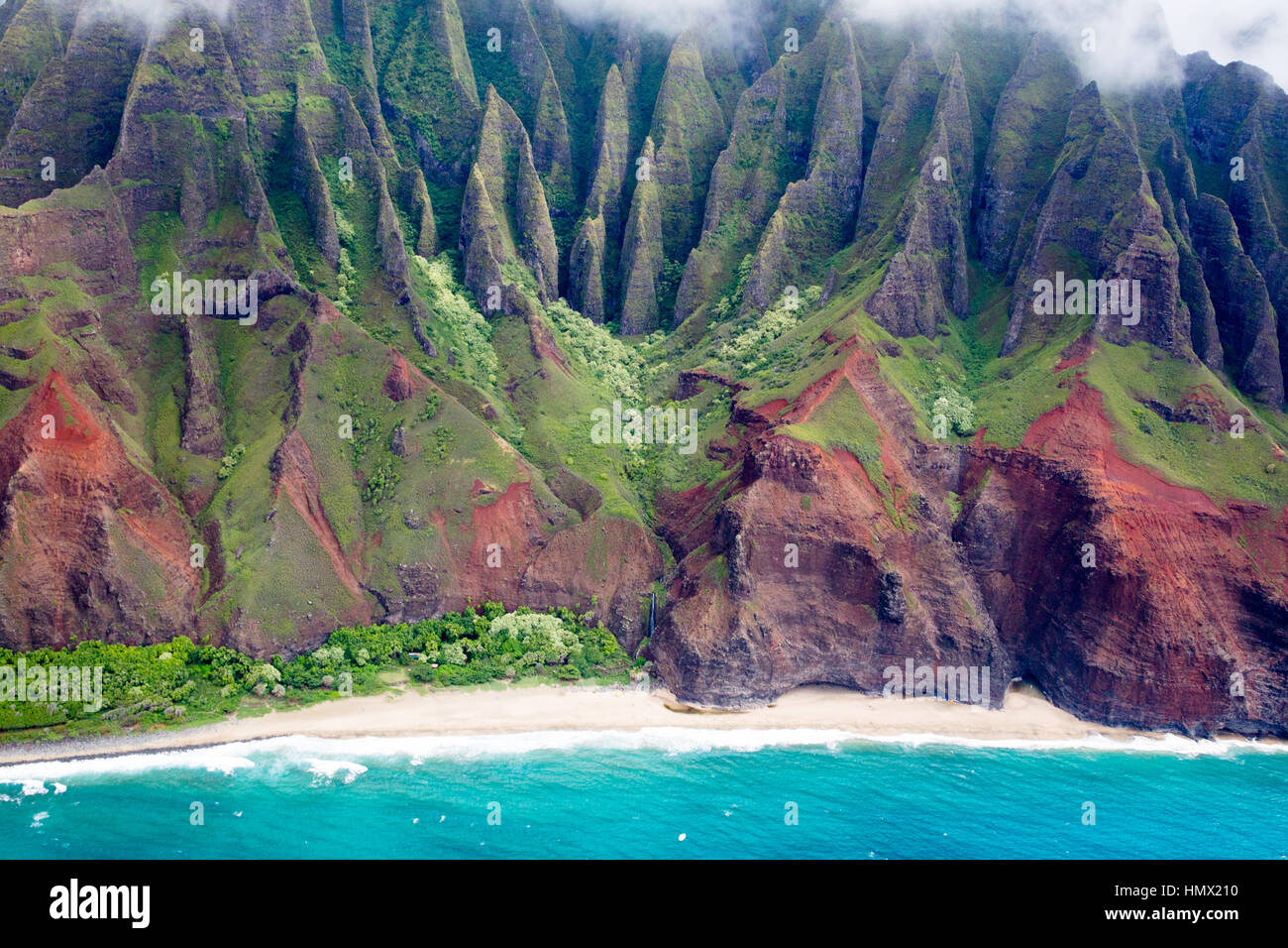 Luftaufnahme der berühmten remote Na Pali Küste auf Kauai, Hawaii, USA. Stockfoto