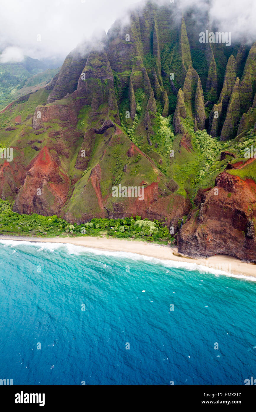 Luftaufnahme der berühmten remote Na Pali Küste auf Kauai, Hawaii, USA. Stockfoto