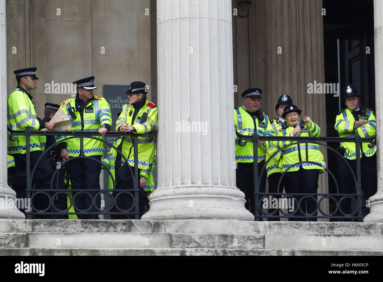 Metropolitanpolizei diensthabenden während einer Anti-Kürzungen Protest im Zentrum von London, England, Vereinigtes Königreich Stockfoto