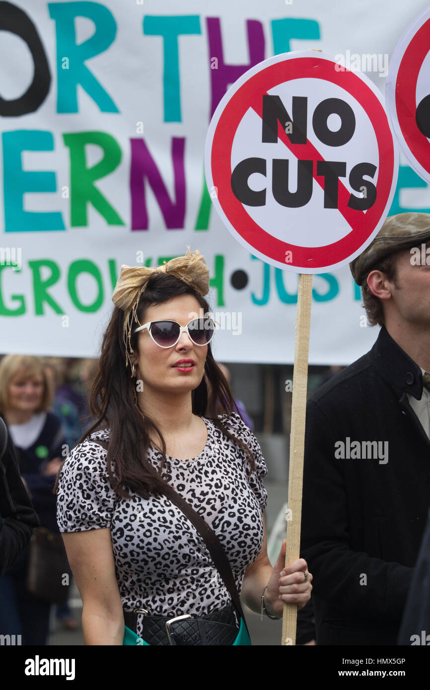 Anti-schnitte Demonstranten März in London, auch der März für die Alternative durch die Trades Union Congress (TUC), London, UK Stockfoto