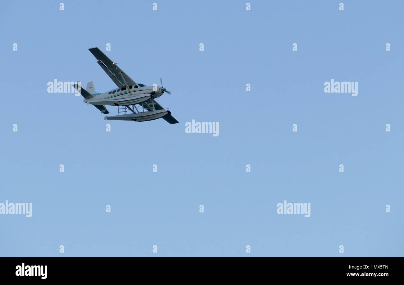 New York, Vereinigte Staaten von Amerika. 22. September 2016 - Wasserflugzeug landet am East River in New York Stockfoto