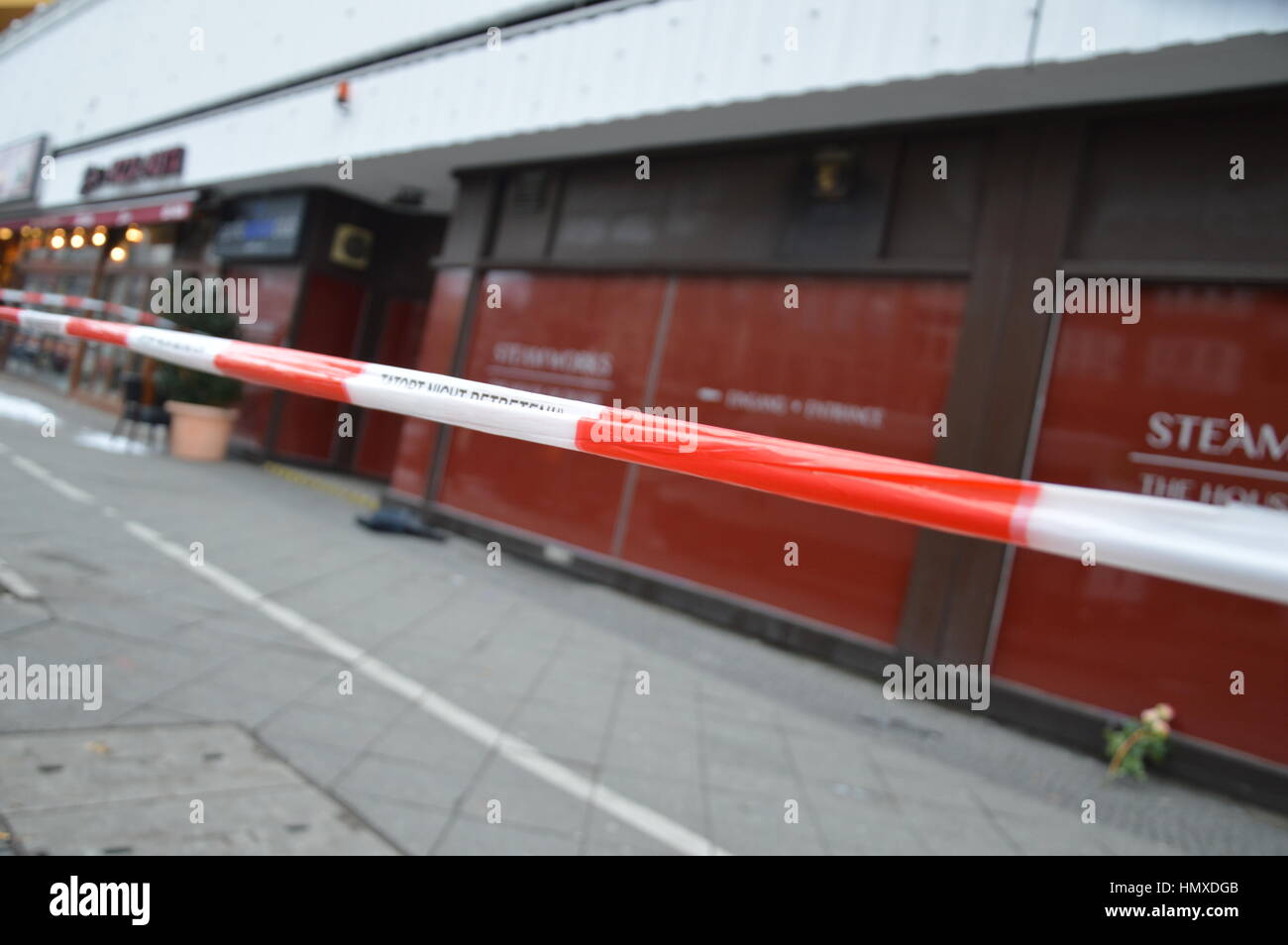 Berlin, Deutschland. 6. Februar 2017. Drei Männer sterben nach Feuer im Saunaclub in Berlin, Deutschland ausbricht. Bildnachweis: Markku Rainer Peltonen/Alamy Live-Nachrichten Stockfoto