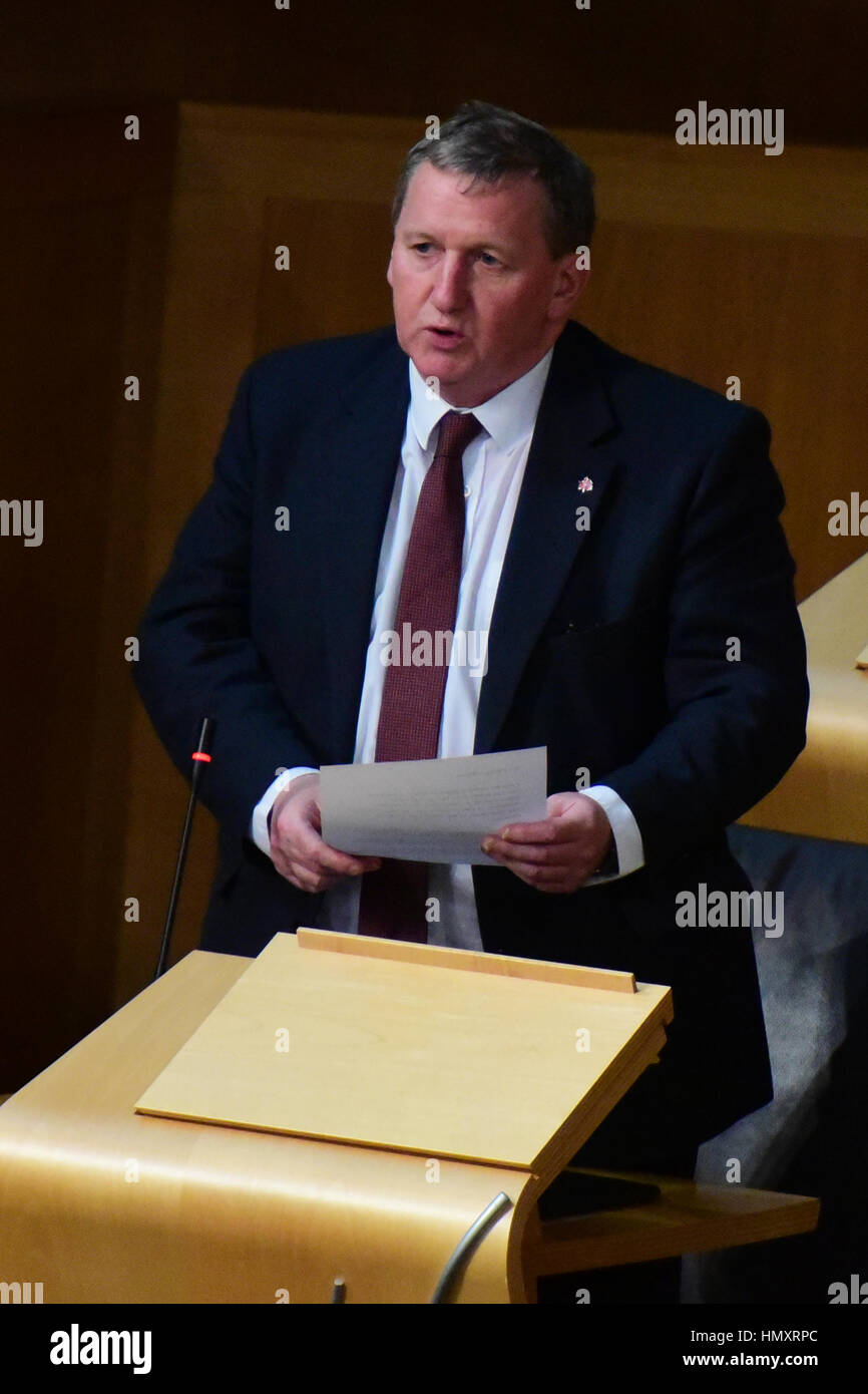 Edinburgh, UK. 7. Februar 2017. Schottische Labour Vize-Parteichef Alex Rowley wirft Geschäftsordnung im schottischen Parlament nach Berichten über angebliche schottische Regierung Eingriff in einen unabhängigen Bericht über Armut, Credit: Ken Jack/Alamy Live News Stockfoto