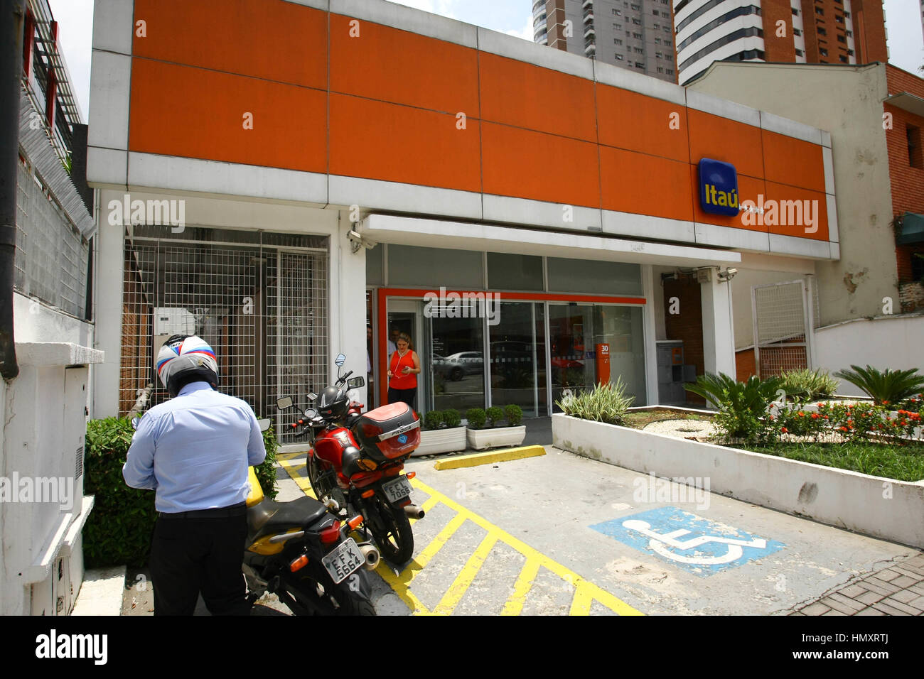 SÃO PAULO, SP - 07.02.2017: LUCRO tun ITAÚ TEM 1 QUEDA DESDE 2012 - Banco Itaú hatte die 1. jährlichen Rückgang des Ergebnisses seit 2012. (Foto: Eliane Neves/Fotoarena) Stockfoto