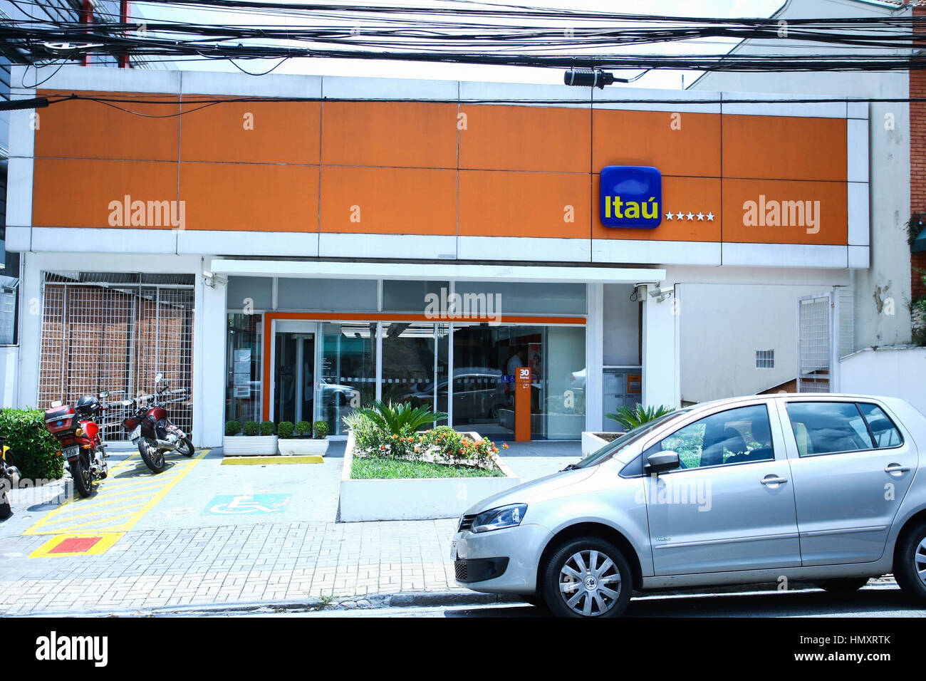 SÃO PAULO, SP - 07.02.2017: LUCRO tun ITAÚ TEM 1 QUEDA DESDE 2012 - Banco Itaú hatte die 1. jährlichen Rückgang des Ergebnisses seit 2012. (Foto: Eliane Neves/Fotoarena) Stockfoto