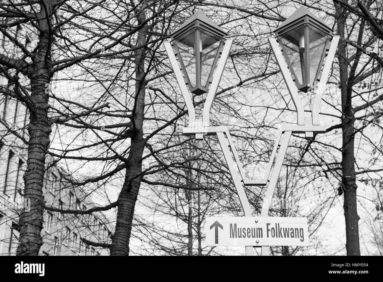 ESSEN, Deutschland - 25. Januar 2017: Ein Zeichen führt interessierte Menschen in Richtung der berühmten Folkwang-Museum ist nur wenige Gehminuten von der Rüttenscheider Stern Stockfoto