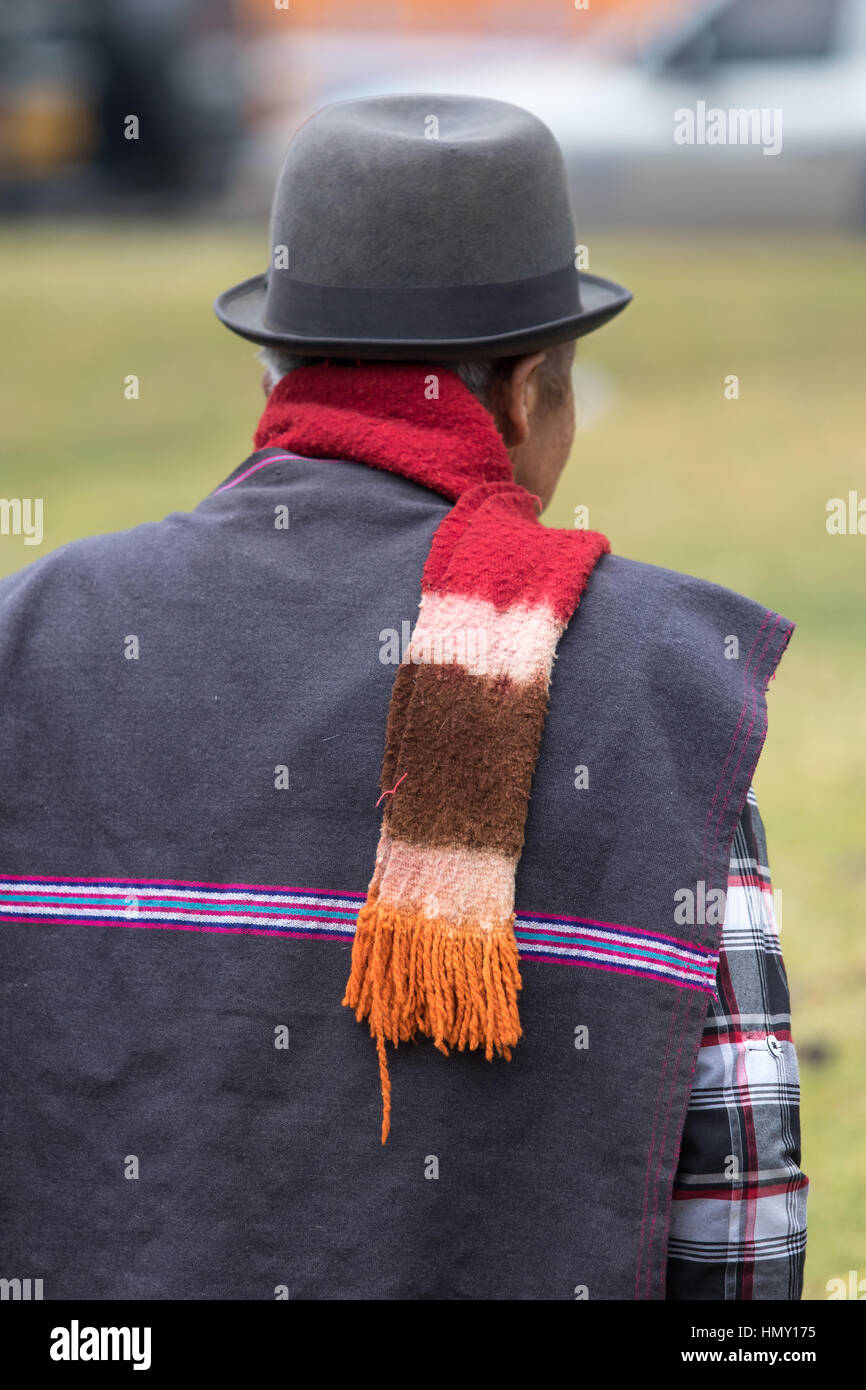 6. September 2016 Silvia, Kolumbien: Guambiano indigenen Mann traditionell gekleidet Stockfoto
