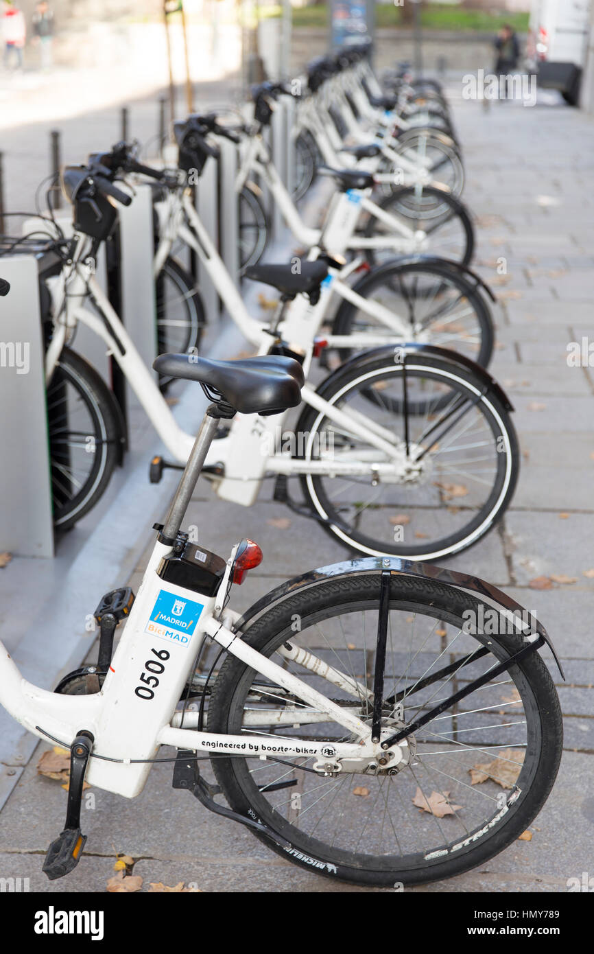 BiciMad. Madrids Elektro-Fahrrad Verleih ÖPNV-System. Madrid, Spanien. Stockfoto