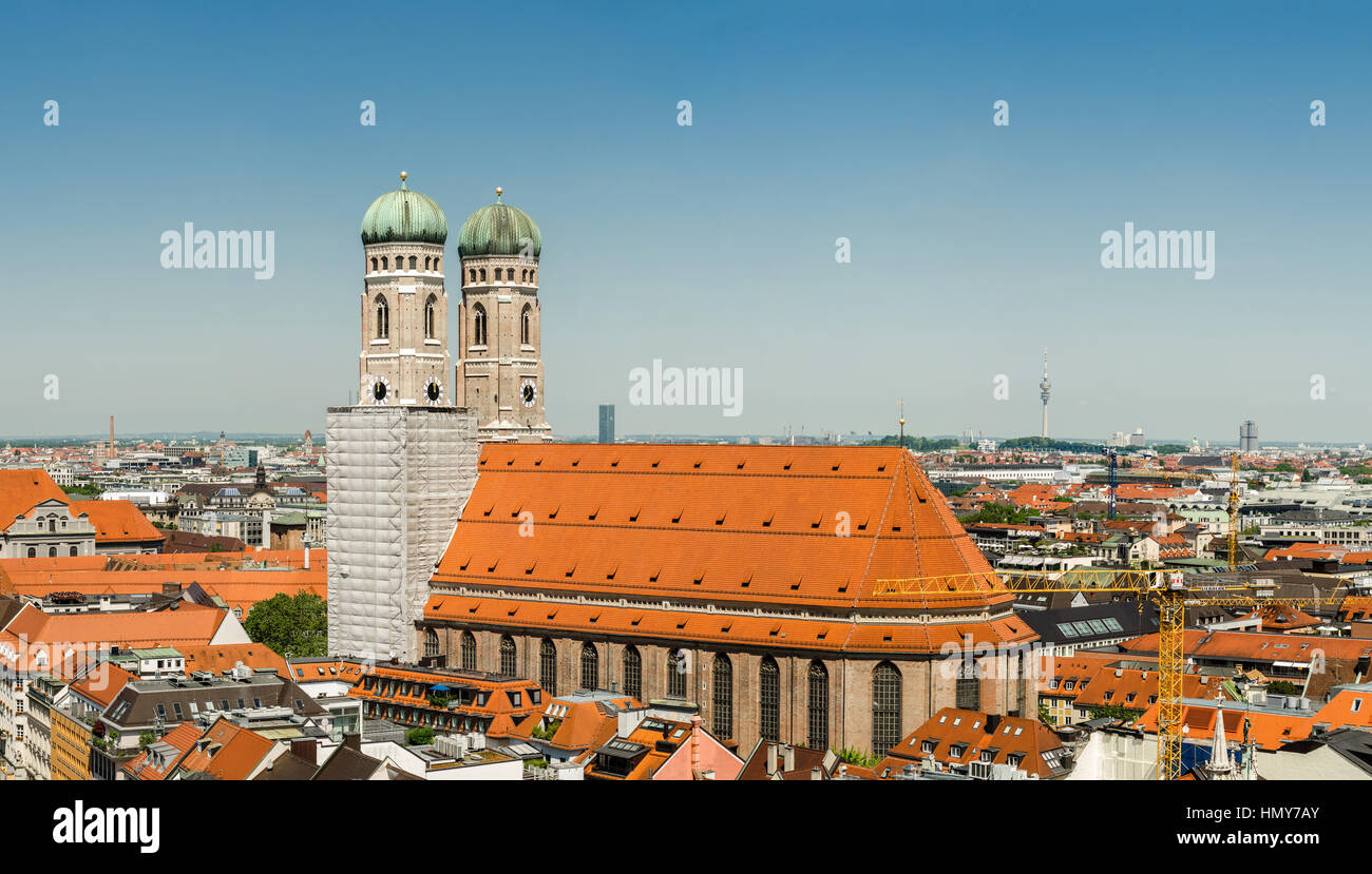 Die Frauenkirche oder München-Kathedrale ist eine Kirche in der bayerischen Landeshauptstadt München, Deutschland. Es ist ein Wahrzeichen und gilt als ein Symbol des Bayerischen Stockfoto