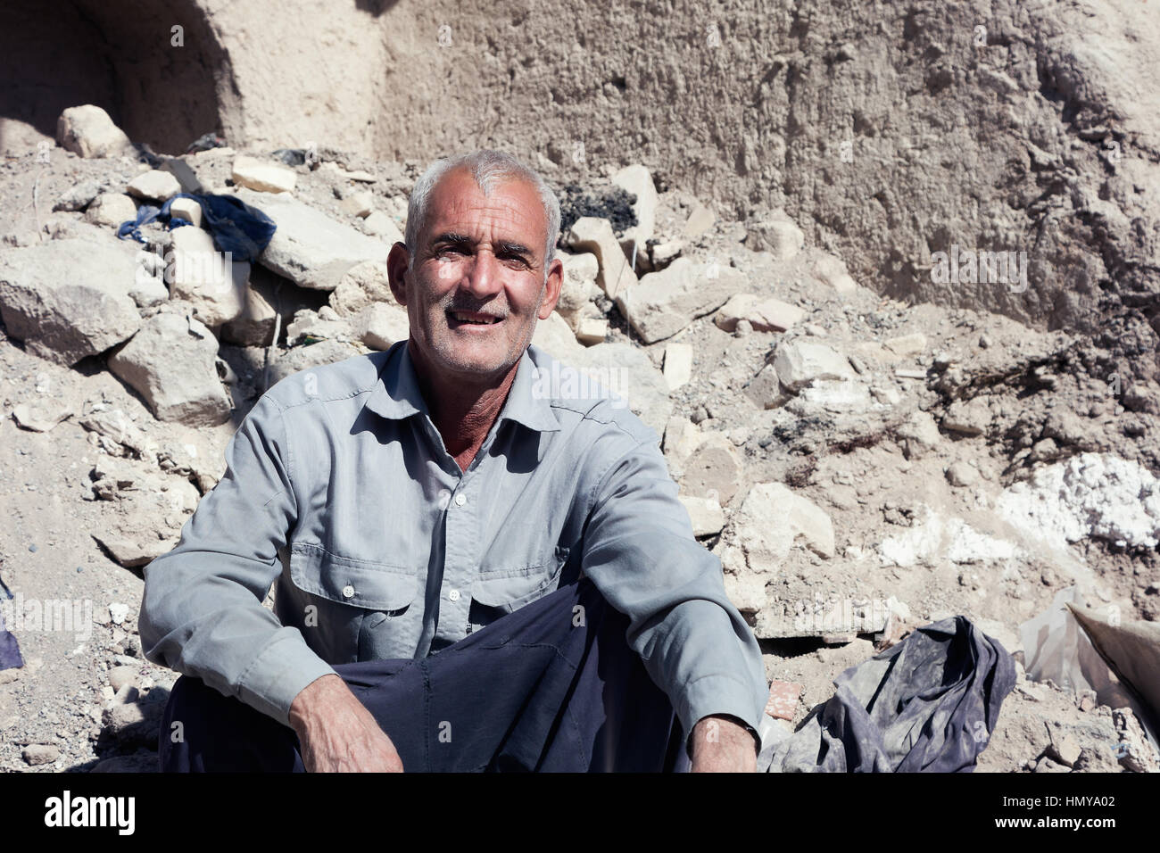 Varzaneh, Iran - 12. Oktober 2015: Porträt von lokalen Maurer Stockfoto