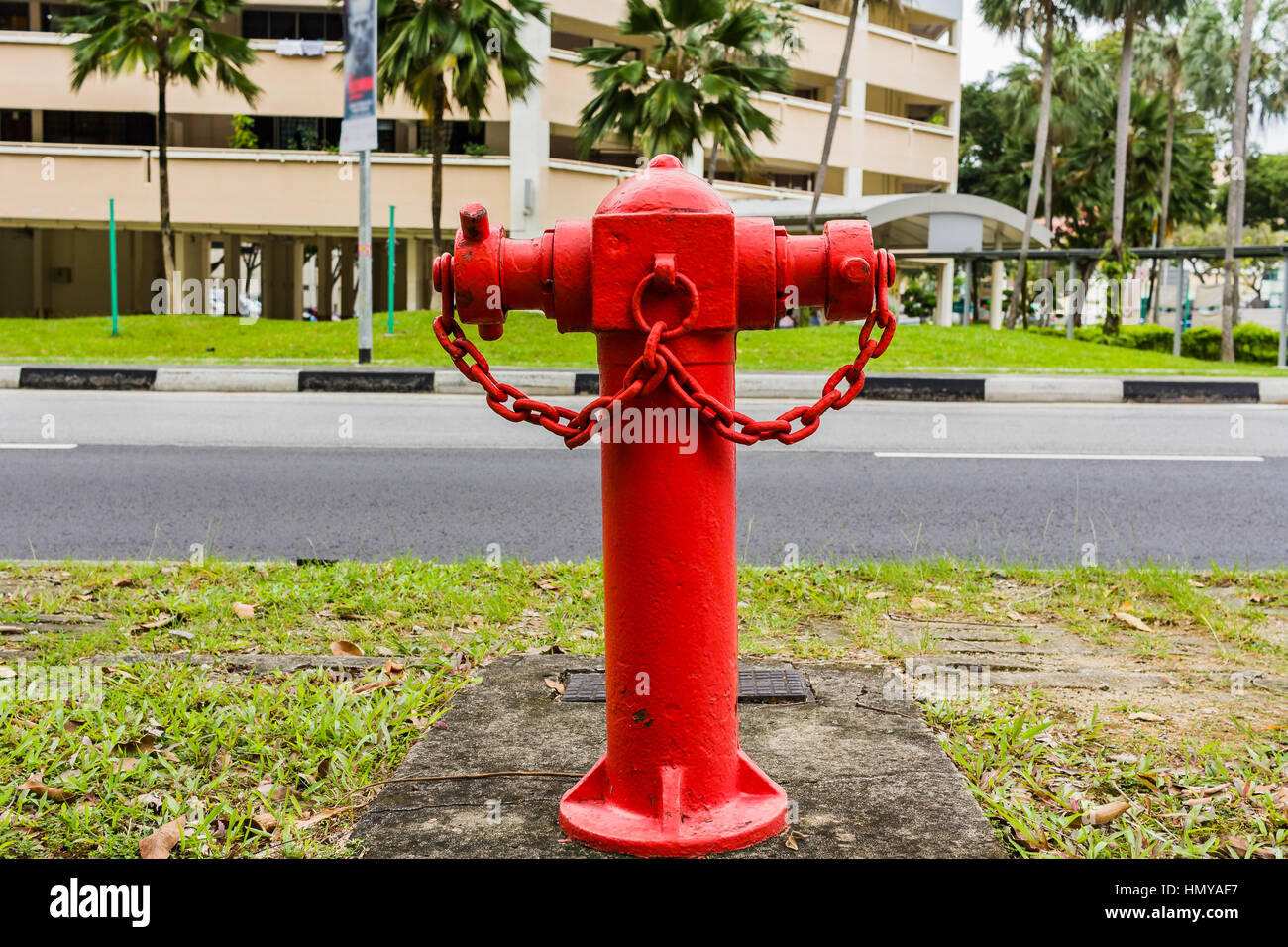 Hydranten auf der Straße mit alten Gebäuden in Singapur Stadt, Vintage-Stil getönten Bild Stockfoto