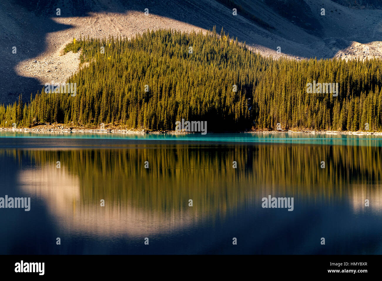Moraine Lake, Banff National Park, im Valley Of The Ten Peaks, Alberta, Kanada. Stockfoto