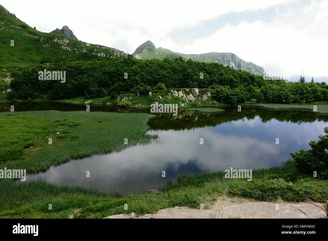 Lago Nero (Schwarzer See) Berg Landschaft - Valle del Sestaione, Abetone, Pistoia, Toskana, Italien, Europa - Bergwelt Serie, Gletschersee Stockfoto