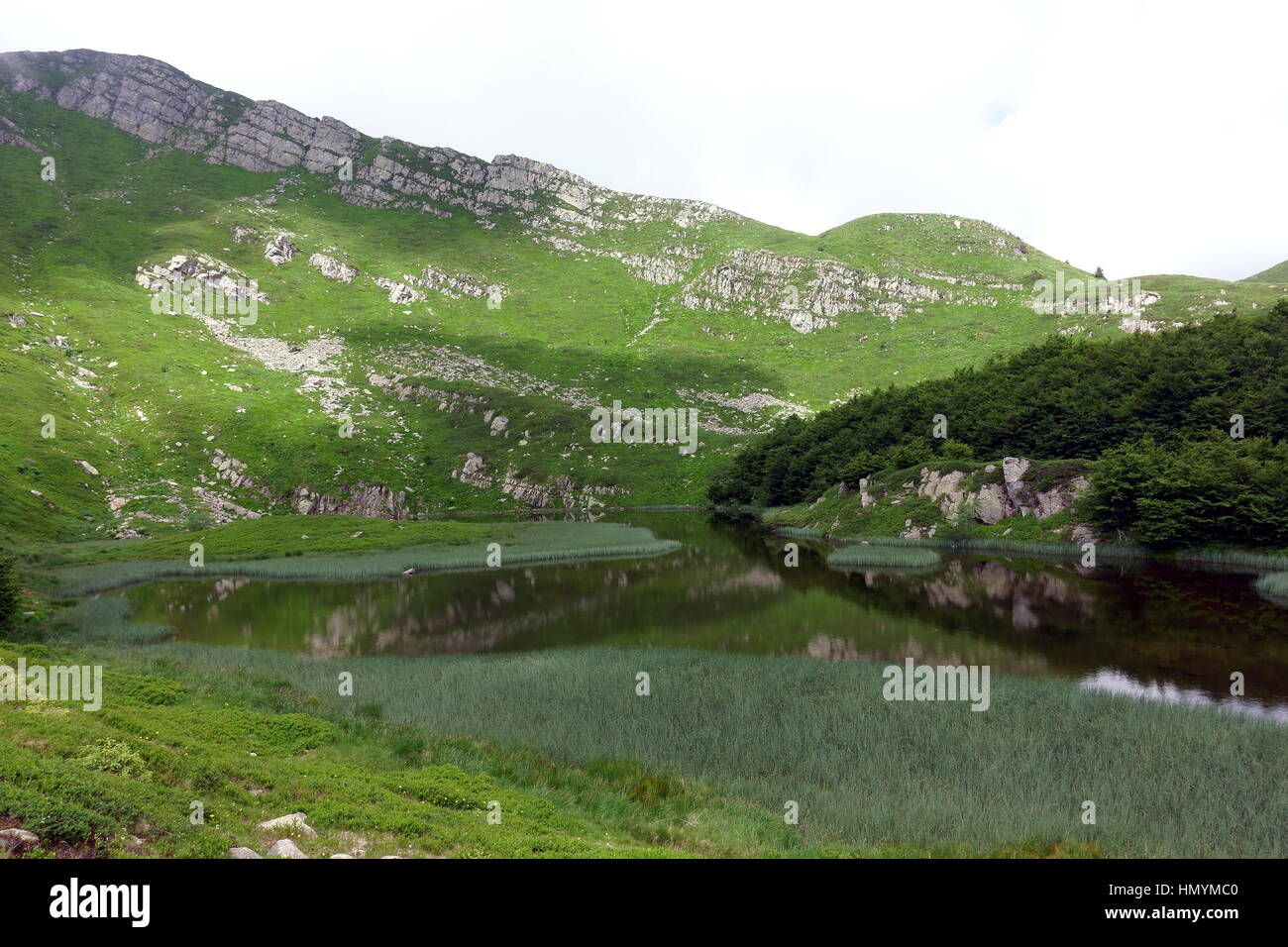 Lago Nero (Schwarzer See) Berg Landschaft - Valle del Sestaione, Abetone, Pistoia, Toskana, Italien, Europa - Bergwelt Serie, Gletschersee Stockfoto