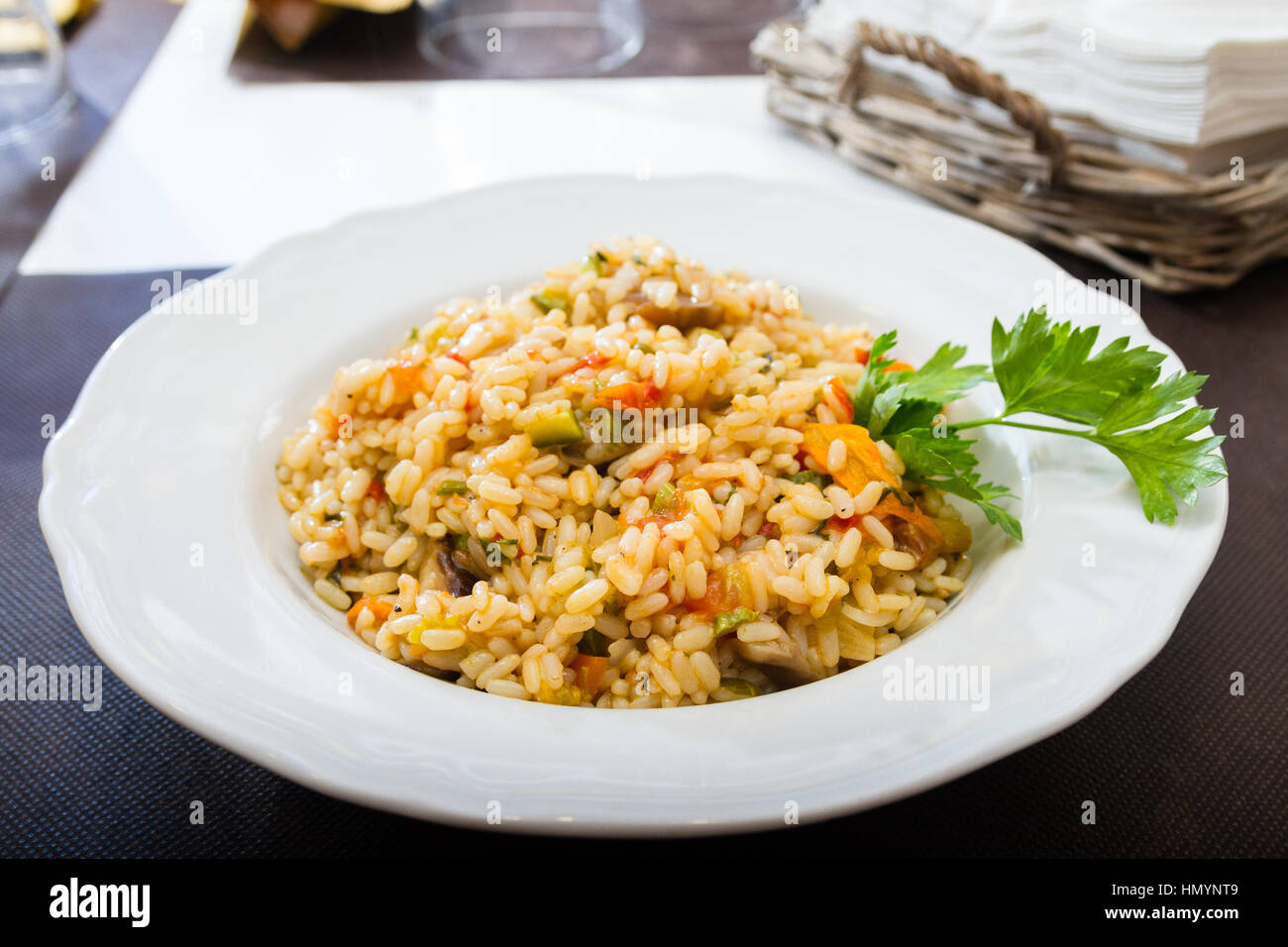 Das Gemüse Risotto ist ein gesundes und nahrhaftes Gericht für Vegetarier geeignet Stockfoto