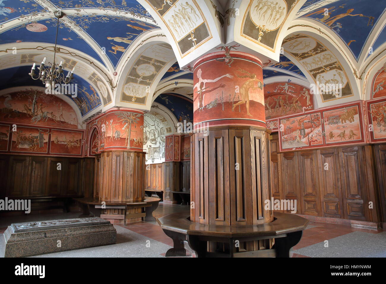 VILNIUS, Litauen - 29. Dezember 2016: Universität Vilnius - Fresken Petras Repsys «die Jahreszeiten des Jahres"(entstanden 1976-1984) Stockfoto