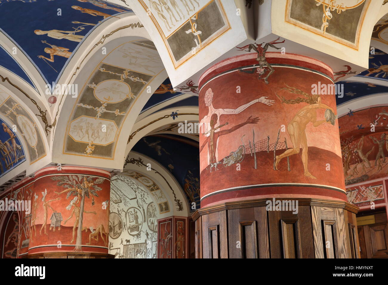 VILNIUS, Litauen - 29. Dezember 2016: Universität Vilnius - Fresken Petras Repsys «die Jahreszeiten des Jahres"(entstanden 1976-1984) Stockfoto