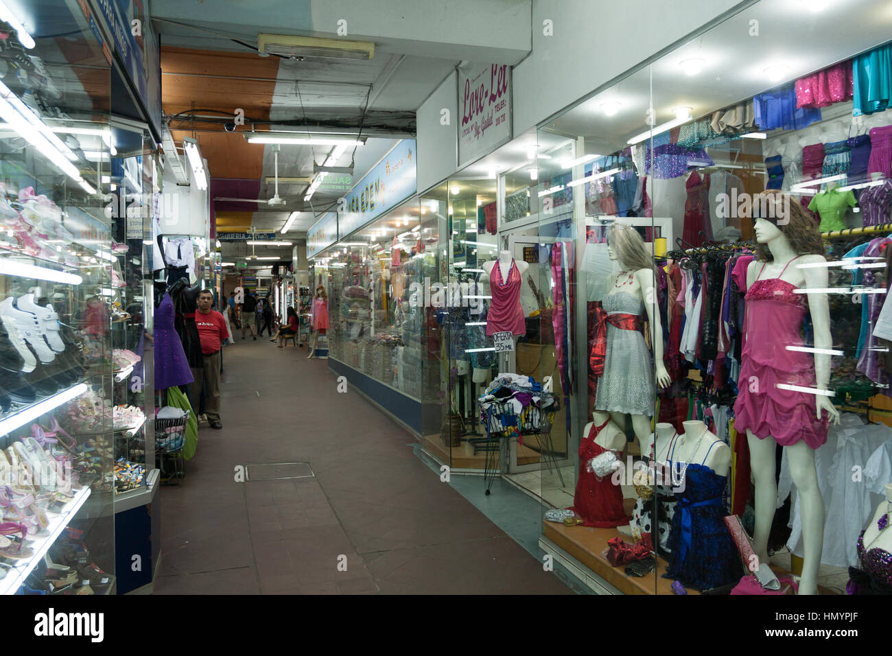 Bekleidungsgeschäfte im Galeria (Shopping Mall) Santo Domingo, Asuncion, Paraguay Stockfoto