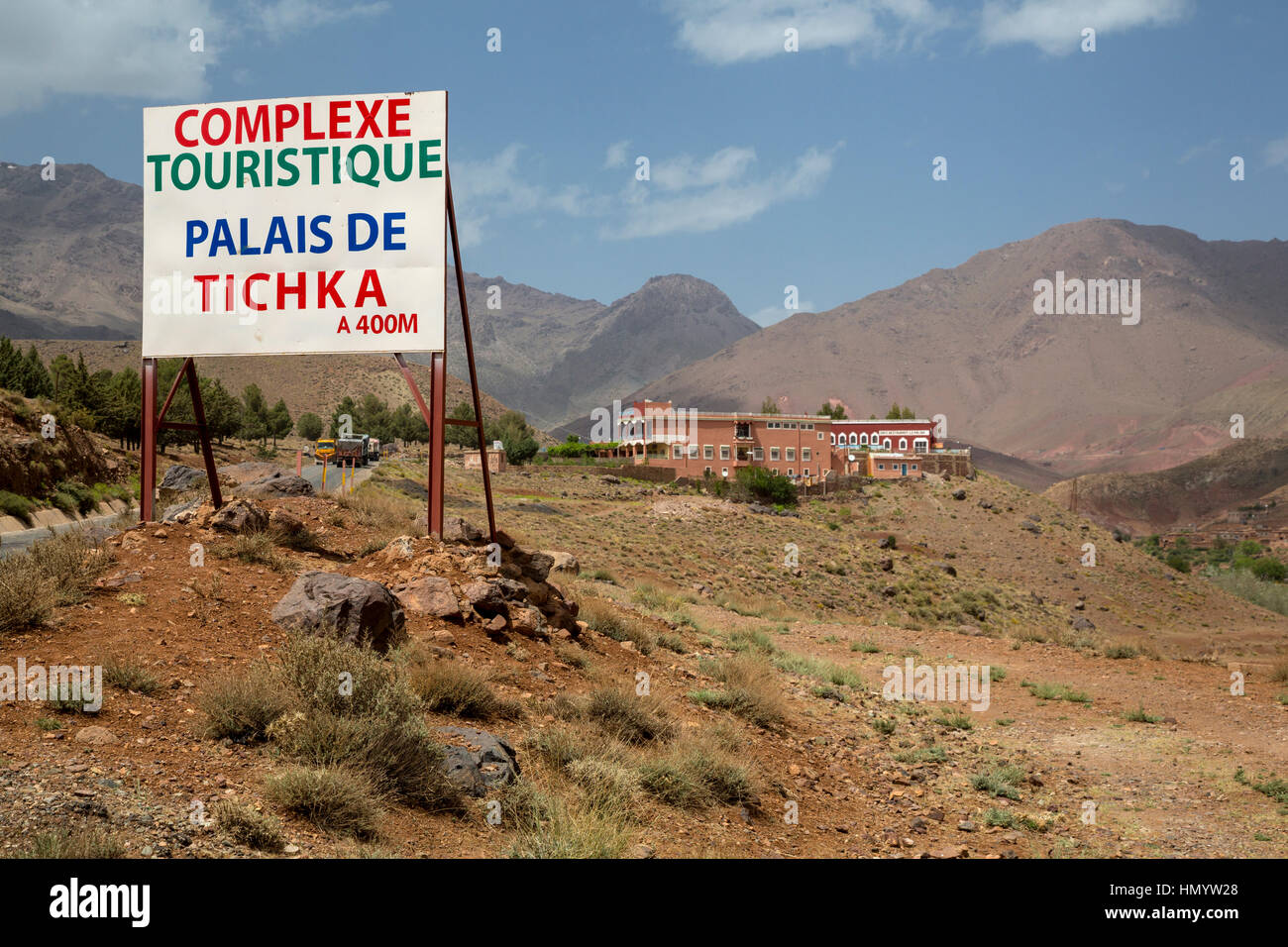 Atlas-Gebirge in der Nähe von Tizi N'Tichka übergeben, Marokko.  Bekanntgebende Reisenden Rast zu unterzeichnen. Stockfoto